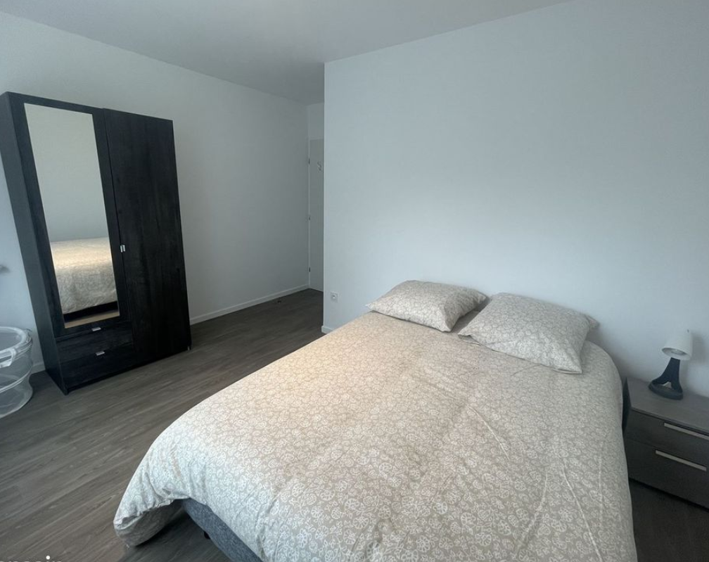 Cuisine Chambre en colocation 595€ Charges comprises 6 Pièces · 105 m²  · Créteil 94000 · Quartier Montaigut à Créteil