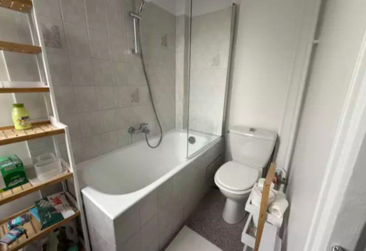 Salle de bain Appartement en colocation 2 pièces 650 €, 39 m² Quartier Voltaire, 75011 Paris à Paris