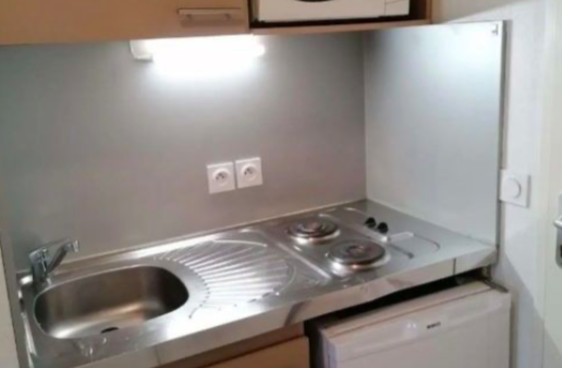 Salle de bain Studio 1 Pièce 17 m² , 580 € Charge comprise, Marseille 13001, Quartier 1 er Arrondissement à Marseille