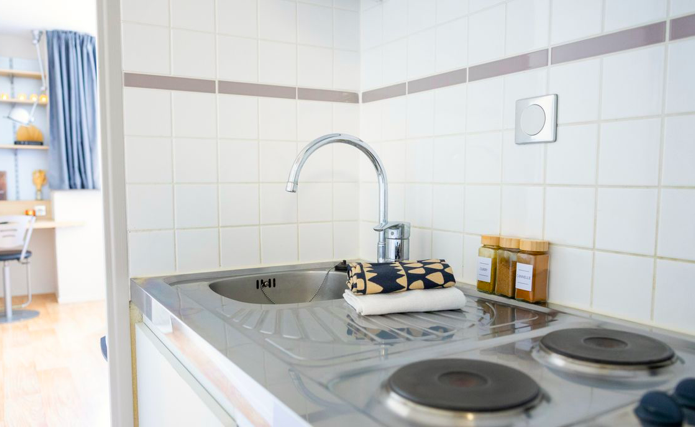Salle de bain Studio, 1 Pièce · 18 m², 454 € · Tours 37000 · Quartier Giraudeau à Tours