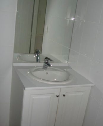 Salle de bain Studio 1 Pièce · 23 m², 590 € charges comprises · Écully 69130 · Quartier La Duchère à Écully