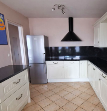 Cuisine Colocation 560 €, 6 Pièces · 89 m²6 Pièces, 89 m² · Pontoise 95000 · Quartier Grand Centre à Pontoise