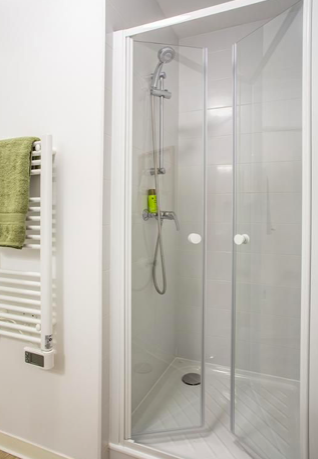 Salle de bain Studio, 575 €, 1 Pièce · 16 m² · Toulouse 31400 · Quartier Rangueil à Toulouse