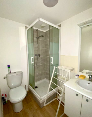 Salle de bain Studio, 540 € charges comprises, 1 Pièce · 21 m² · Toulouse 31300 · Quartier Saint-Cyprien à Toulouse