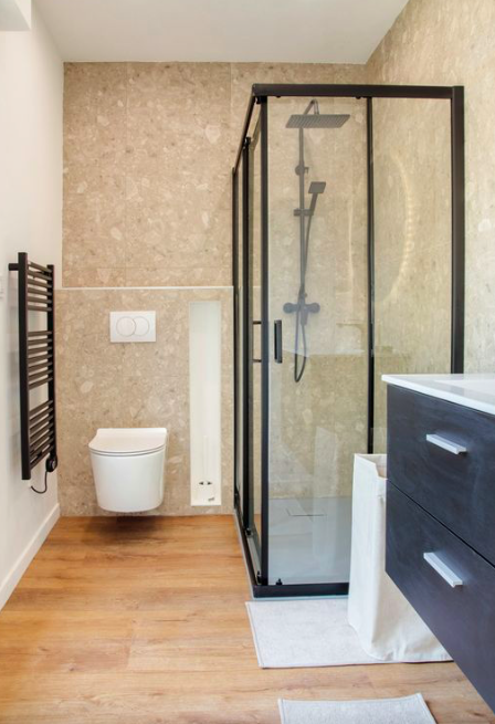 Salle de bain Colocation, 700 €  5 Pièces · 114 m² · Montpellier 34090 · Quartier Hôpitaux-Facultés à Montpellier