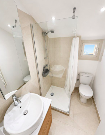Salle de bain Studio, 721 €, 1 Pièce · 24 m²· Nice 06100 · Quartier Libération à Nice
