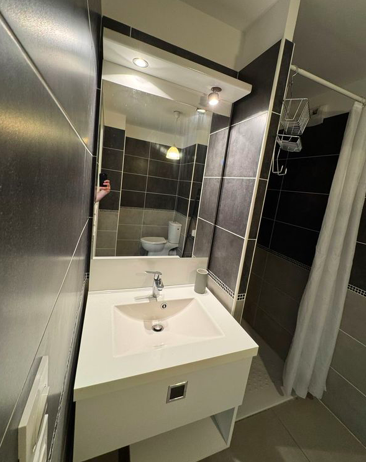 Salle de bain Appartement, 732 €, 2 Pièces · 29 m² · Nice 06100 · Quartier Libération à Nice