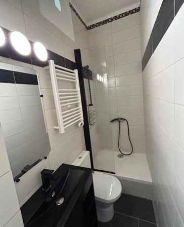 Salle de bain Appartement, 695 €, 1 Pièce · 14 m² · Nice 06000 · Quartier Médecin à Nice