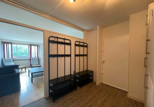Salle de bain Colocation, 400 €, charges comprises 5 Pièces · 12 m²· Vandoeuvre-lès-Nancy 54500 · Quartier Vandoeuvre Sud à Vandœuvre-lès-Nancy