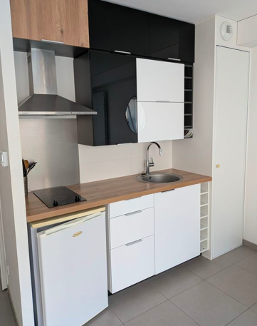 Cuisine Studio, 1 Pièce · 24 m²· Reims 51100 · Quartier Centre-Ville à Reims