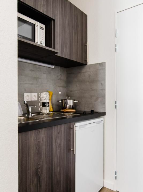 Salle de bain Studio, 530 €, 1 pièce 17 m² · Nantes 44000 · Quartier Graslin à Nantes