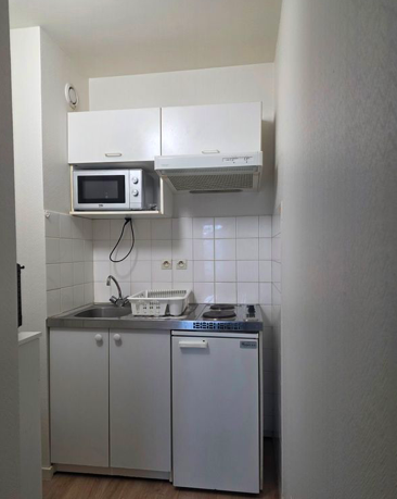 Salle de bain Appartement, 450 €, 1 Pièce · 22.3 m² · Niort 79000 · Quartier Centre-ville à Niort