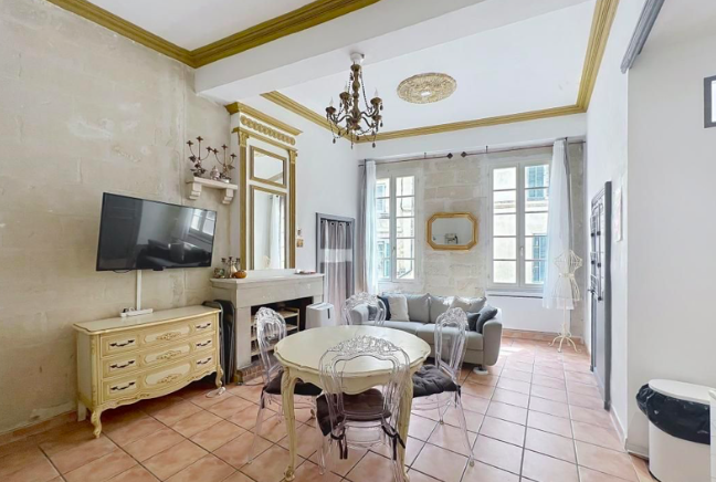 Chambre Appartement, 1 Pièce · 30 m² · Avignon 84000 · Quartier Palais des Papes - Zone Piétonne à Avignon