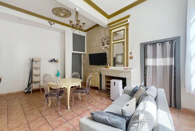 Salle de bain Appartement, 1 Pièce · 30 m² · Avignon 84000 · Quartier Palais des Papes - Zone Piétonne à Avignon