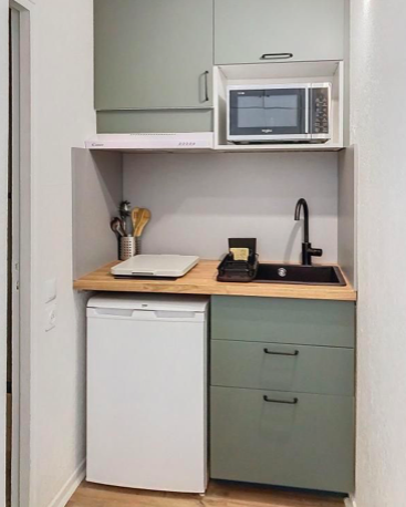 Cuisine Appartement, 480 €, 1 Pièce · 24 m² · Avignon 84000 · Quartier Palais des Papes - Zone Piétonne à Avignon