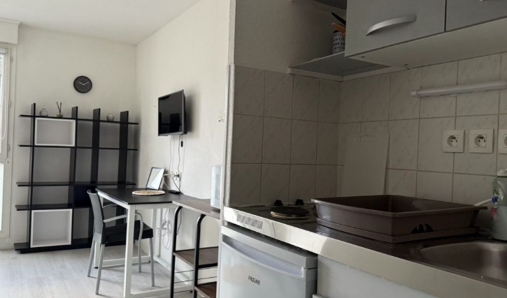 Salle de bain Studio, 450 €, 1 Pièce · 19 m² · Rouen 76100 · Quartier Saint-Sever à Rouen