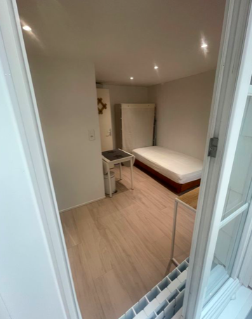Salle de bain Studio, 400 €, 1 Pièce · 13 m² · Rouen 76000 · Quartier Pasteur à Rouen