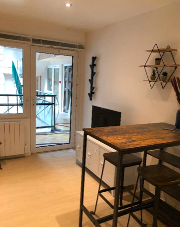 Salle de bain Studio, 498 €, 1 Pièce · 17 m² · Rouen 76000 · Quartier Vieux Marché/Cathédrale à Rouen