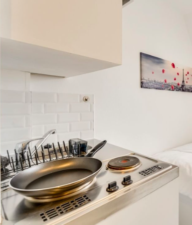 Salle de bain Studio, 530 €, 1 Pièce · 9 m² · Paris 75010 · Quartier Gare du Nord - Saint-Vincent de Paul à Paris