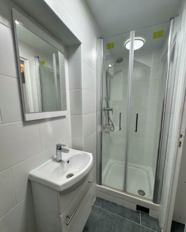 Salle de bain Studio, 550 €, 1 Pièce · 18 m² · Champigny-sur-Marne 94500 · Quartier Quatre Cités - Simonettes à Champigny-sur-Marne