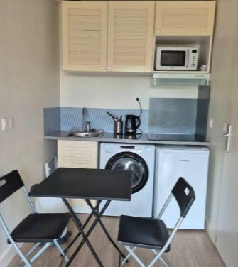 Salle de bain Studio, 540 €, 15 m²· Eysines 33320 · Quartier Le Bourg à Eysines