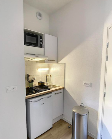 Salle de bain Appartement, 539 € charges comprises, 1 Pièce · 18 m² · Pessac 33600 · Quartier Noës à Pessac