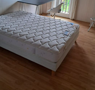 Chambre Studio, 450 € charges comprises, 1 Pièce · 20 m²· Bordeaux 33000 · Quartier Centre à Bordeaux