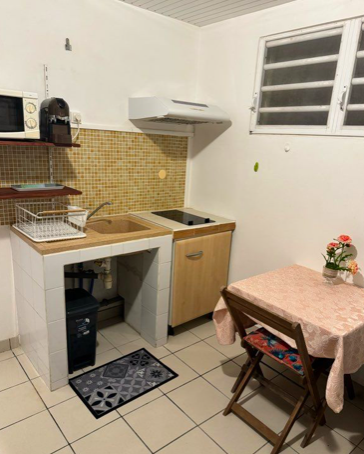 Cuisine Studio, 550 € charges comprises, 1 Pièce · 17 m² · Fort-de-France 97200 à Fort-de-France