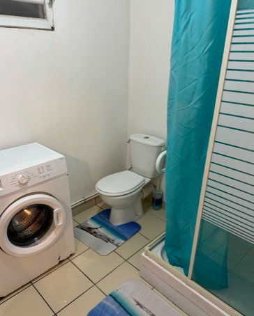 Salle de bain Studio, 550 € charges comprises, 1 Pièce · 17 m² · Fort-de-France 97200 à Fort-de-France