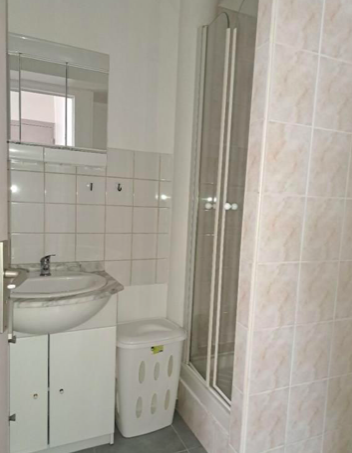 Salle de bain Appartement, 425 €, charges comprises, 1 Pièce · 22 m² · Beauvais 60000 · Quartier Centre-ville à Beauvais