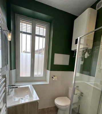 Salle de bain Studio, 440 € charges comprises, 1 Pièce · 18 m²· Albi 81000 · Quartier Centre-ville à Albi