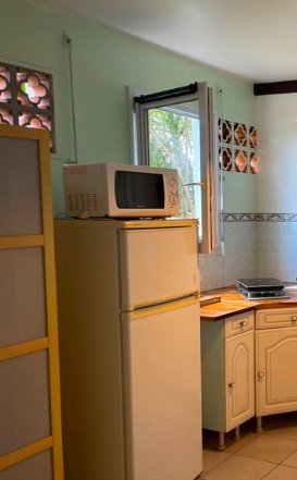 Chambre Studio, 480 € charges comprises, 1 Pièce · 20 m² · Saint-Claude 97120 à Saint-Claude