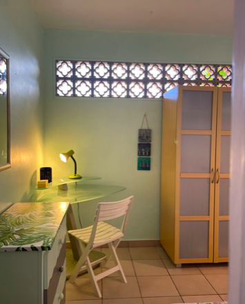 Salle de bain Studio, 480 € charges comprises, 1 Pièce · 20 m² · Saint-Claude 97120 à Saint-Claude