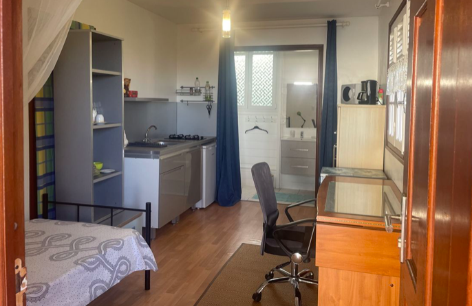 Salle de bain Studio, 500 € charges comprises, 1 Pièce · 20 m² · Saint-Claude 97120 à Saint-Claude