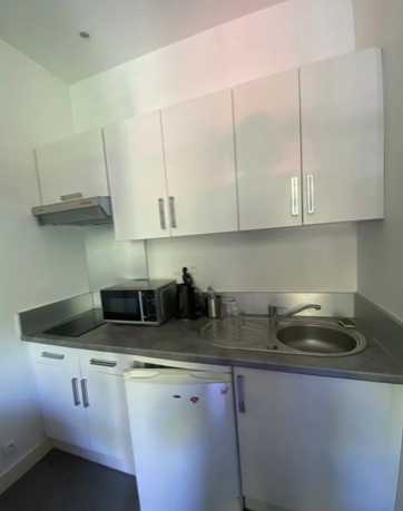 Cuisine Studio, 455 € charges comprises, 1 Pièce · 12 m² · Aix-en-Provence 13100 à Aix-en-Provence