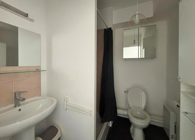 Salle de bain Studio, 508 € charges comprises, 1 Pièce · 20 m² · Rennes 35700 · Quartier Maurepas à Rennes