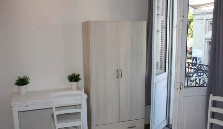 Salle de bain Studio, 400 € charges comprises, 1 Pièce · 18 m² · Périgueux 24000 · Quartier Centre-ville - La Gare - Saint-Martin à Périgueux
