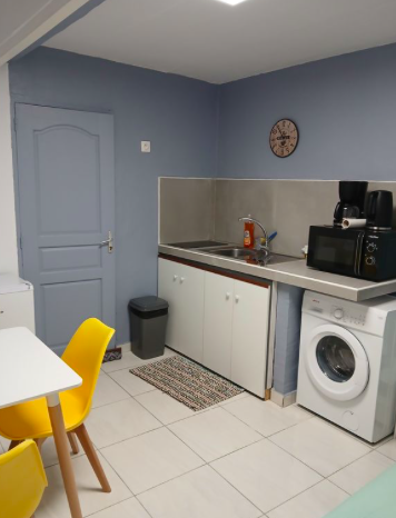 Cuisine Studio, 670 € charges comprises, 1 Pièce · 35 m² · Cayenne 97300 · Quartier Cayenne à Cayenne
