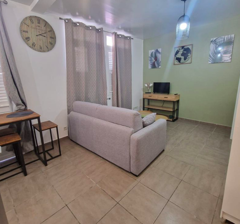 Salle de bain Appartement, 750 € charges comprises, 1 Pièce · 35 m² · Cayenne 97300 à Cayenne