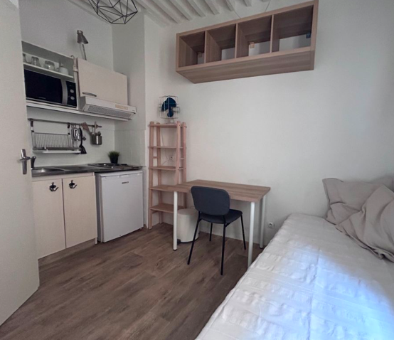 Chambre Studio, 480 € charges comprises, 1 Pièce · 10 m² · Aix-en-Provence 13100 · Quartier Centre historique à Aix-en-Provence