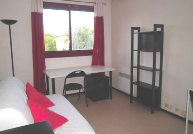 Chambre Studio, 450 € charges comprises, 1 Pièce · 17 m² · Aix-en-Provence 13090 · Quartier La Parade à Aix-en-Provence