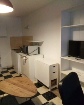 Salle de bain Studio, 470 €, charges comprises, 1 Pièce · 21 m² · Amiens 80000 · Quartier Sainte-Anne-Fbg. Noyon à Amiens