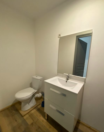 Salle de bain Studio, 505 € charges comprises, 1 Pièce · 18 m² · Amiens 80000 · Quartier Saint-Leu à Amiens
