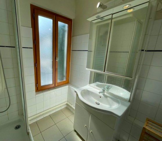 Salle de bain Studio, 420 € charges comprises, 1 Pièce · 13 m² · Beauvais 60000 · Quartier Centre-ville à Beauvais