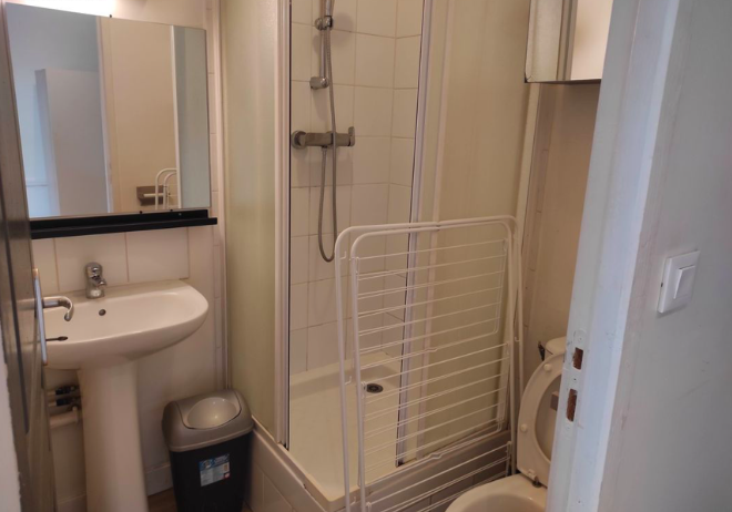 Salle de bain Studio, 410 € charges comprises, 1 Pièce · 12 m² · Beauvais 60000 · Quartier Argentine à Beauvais