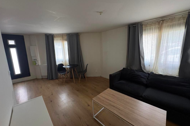 Salle de bain Appartement, 525 € charges comprises, 2 Pièces · 26 m² · Le Mans 72100 · Quartier Sud Ouest à Le Mans