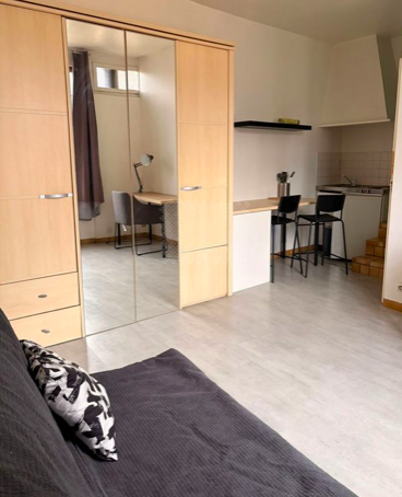 Salle de bain Studio, 410 € charges comprises, 1 Pièce · 17 m² · Le Mans 72000 · Quartier Centre-ville - République - Jacobins à Le Mans