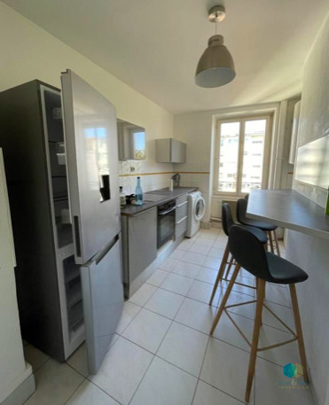 Salle de bain Studio, 490 € charges comprises, 1 Pièce · 16 m² · Strasbourg 67000 · Quartier Centre à Strasbourg