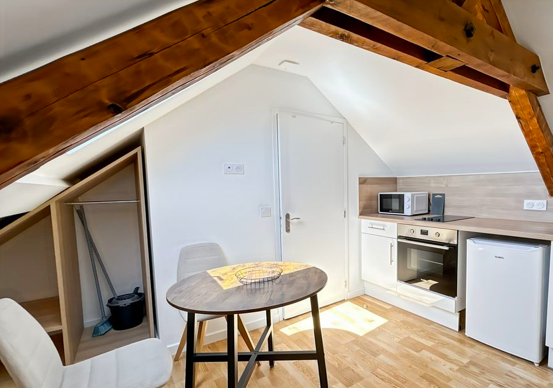 Salle de bain Appartement, 600 € charges comprises, 2 Pièces · 16 m² · Caen 14000 · Quartier Sainte-Thérèse - Demi-Lune à Caen