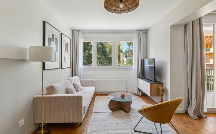 Chambre Colocation 500 € charges comprises, 1 Pièce · 80 m² · Bron 69500 · Quartier Le Rafour à Bron